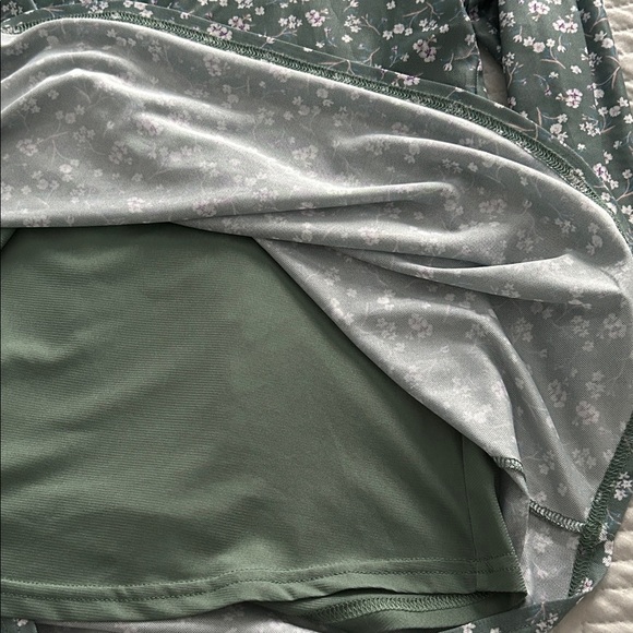 Timeson Green Floral Tunic Top | 3/4 Sleeve Lightweight Blouse - Picture 6 of 10